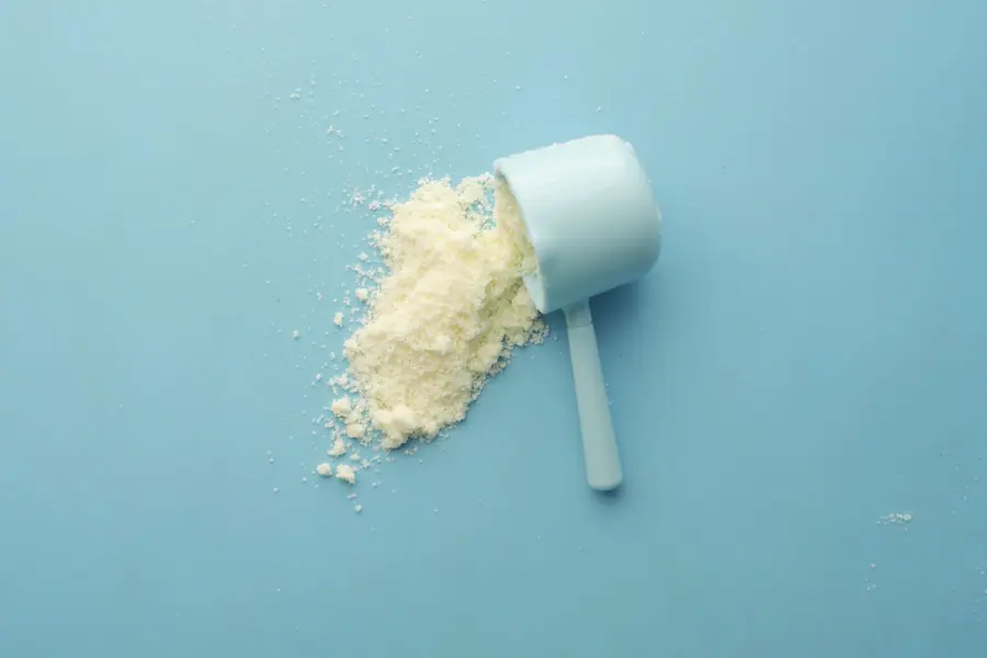 A scoop of white powder