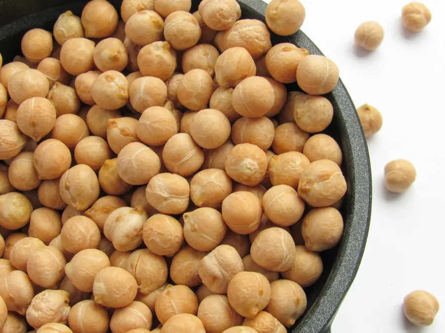 Dried chickpeas in a bowl