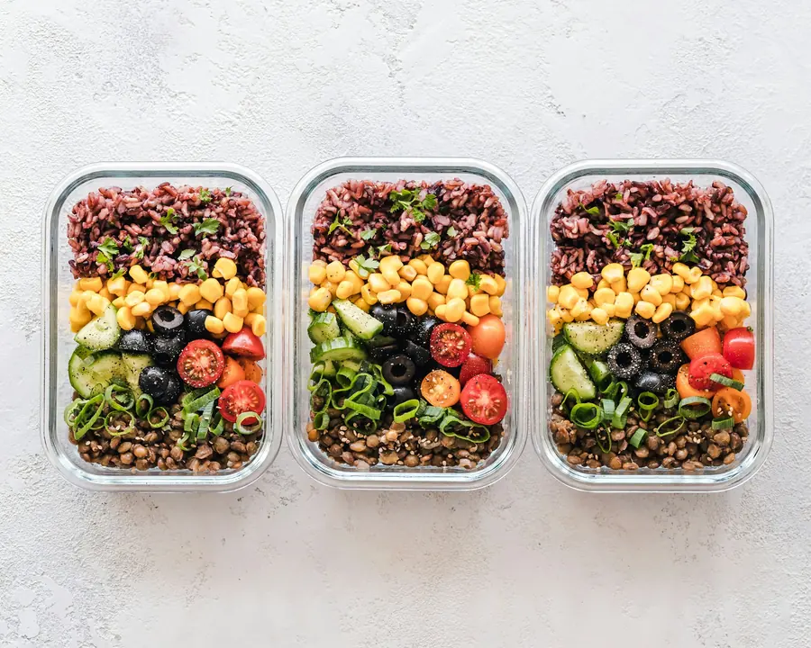 Glass containers filled with prepared food