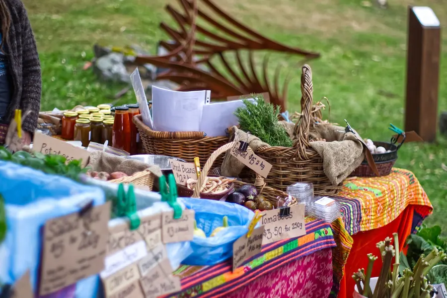 An organic sign beside fresh produce