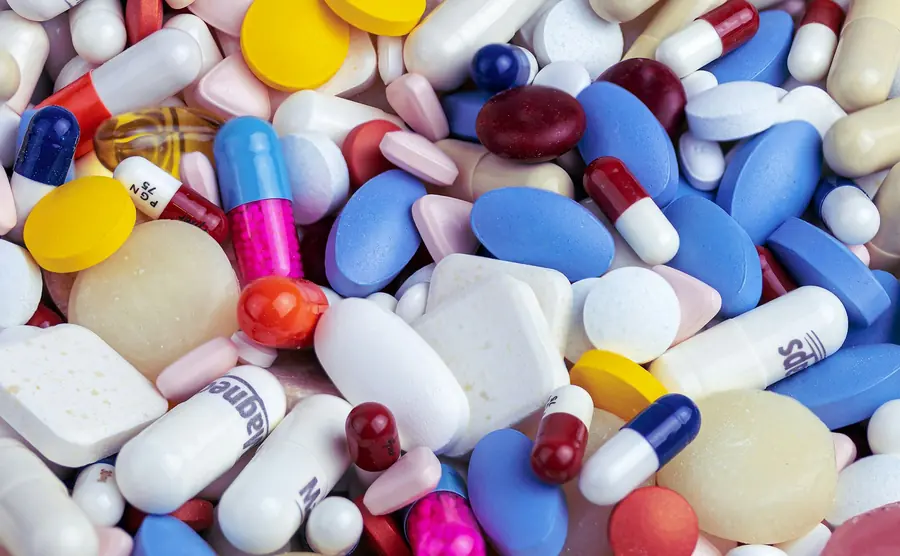 Vitamin tablets and capsules